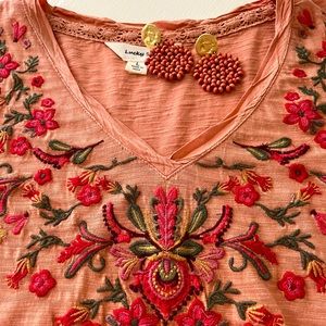 Lucky & Coco peachy toned embroidered top! Beautiful detail, great for summer!